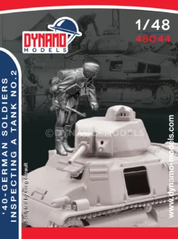 1/48 40 german soldier inspecting a tank No.2