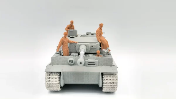 special pack takom dynamo models Tiger I and his crew