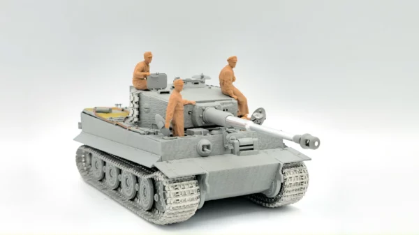 special pack takom dynamo models Tiger I and his crew